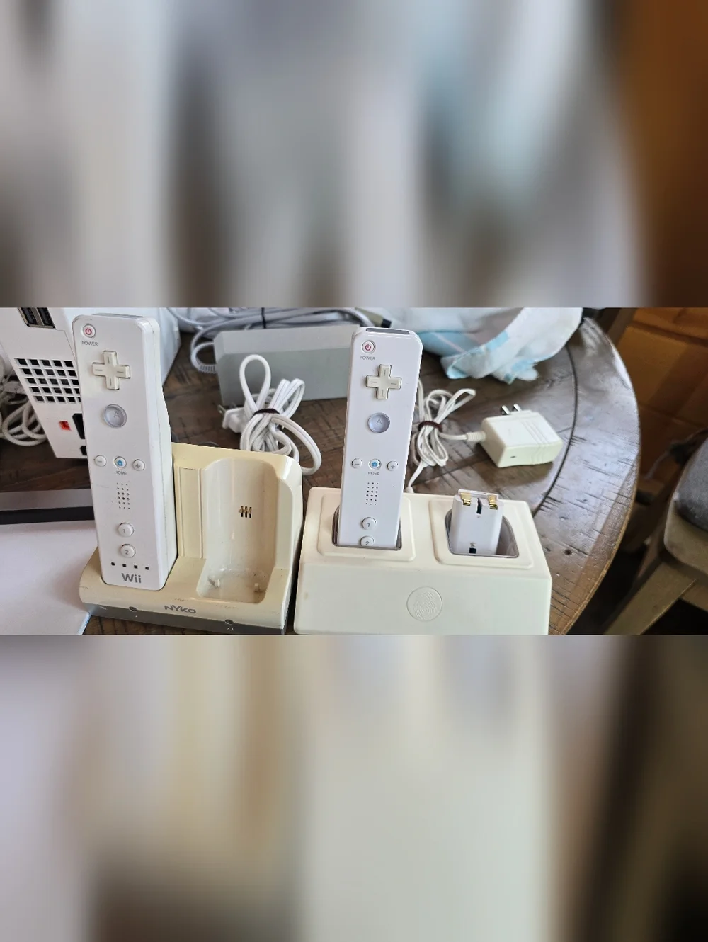 Wii Nintendo Console Bundle 2 Rechargeable Controllers 3 Nunchucks Silcone Cover